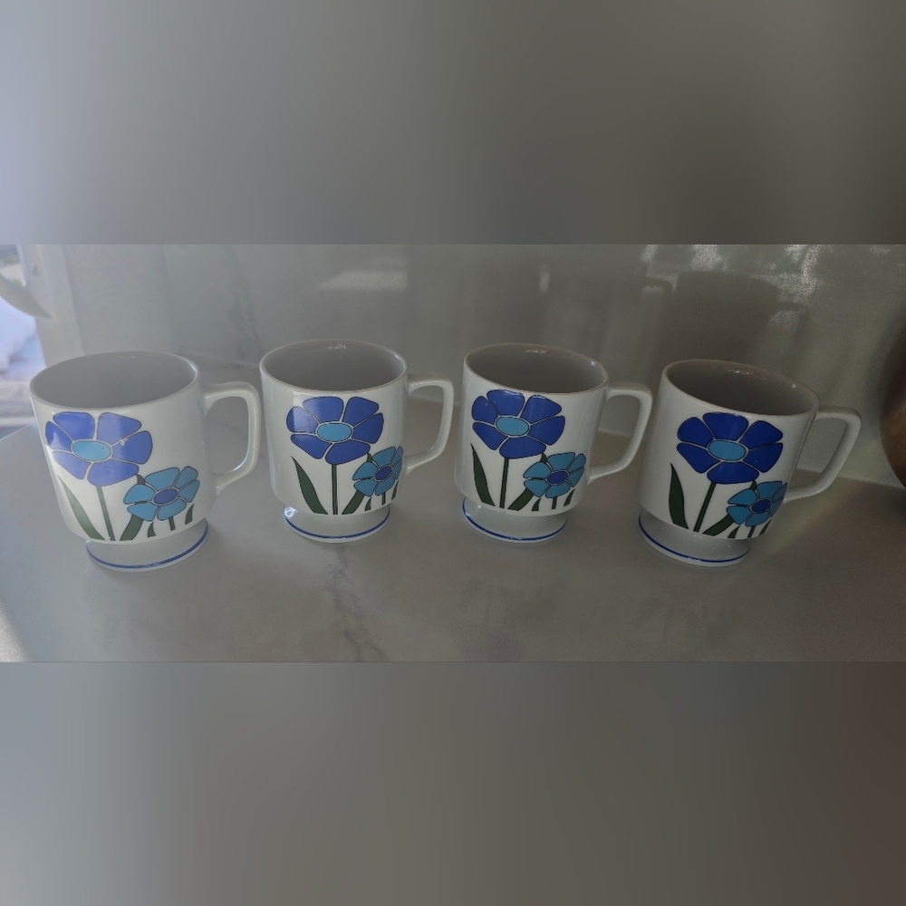Vintage Retro Blue Floral Footed Ceramic Mugs Set Of‎ Four